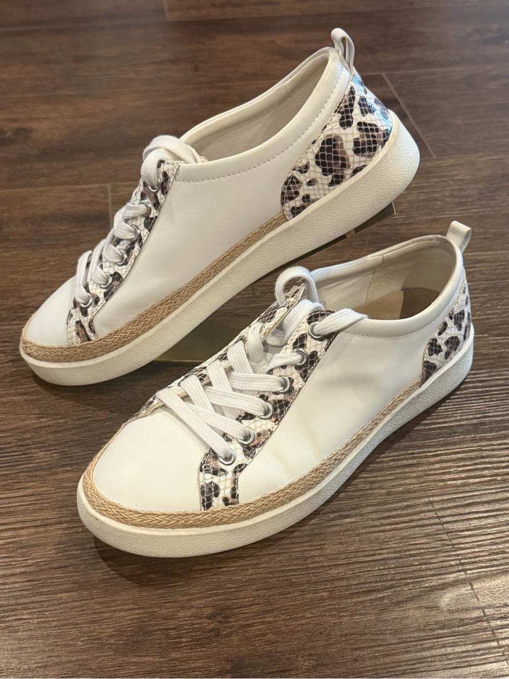 Vionic Leopard Sz 8.5 White Winny Sporty-Chic Sneakers Women's Shoes Casual Arch